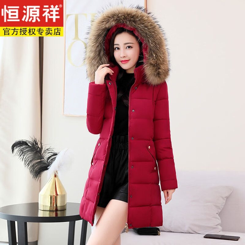 酒红色羽绒服适合什么肤色的人（酒红色羽绒服搭配图片）-第2张图片-潮百科