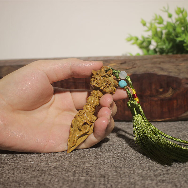 手把件绿檀木雕刻金刚杵吊坠挂件佛家密宗三面普巴杵 9cm长线(佩戴