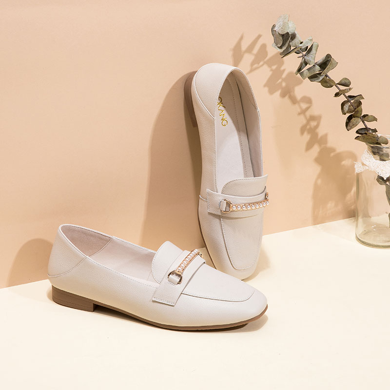 奥康米色平底单鞋