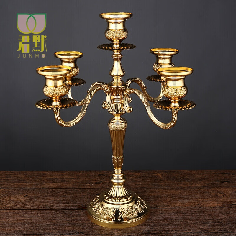 新款歐式蠟燭臺(tái)三頭五頭餐桌婚慶復(fù)古西餐廳浪漫燭光晚餐道具擺件現(xiàn)代簡(jiǎn)約蠟燭擺臺(tái) 豪華金色五頭