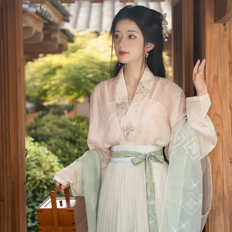 十三余小豆蔻儿[松风眠]天丝暗纹对襟衫破裙渐变色围裳宋制汉服女 对襟衫 现货 S属于什么档次？