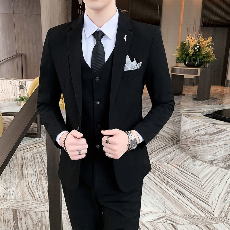 结婚一套西装大概多少钱(一套西装大概多少钱)
