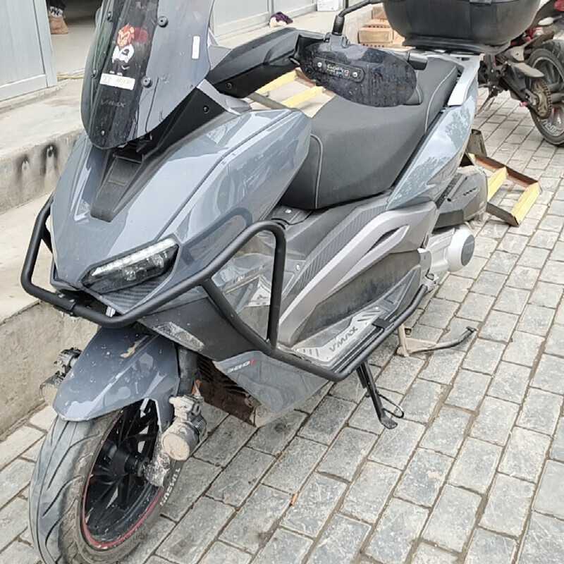 塔克尔适用于适配龙嘉vmax300踏板摩托车配件保险杠前护杠改装车身防