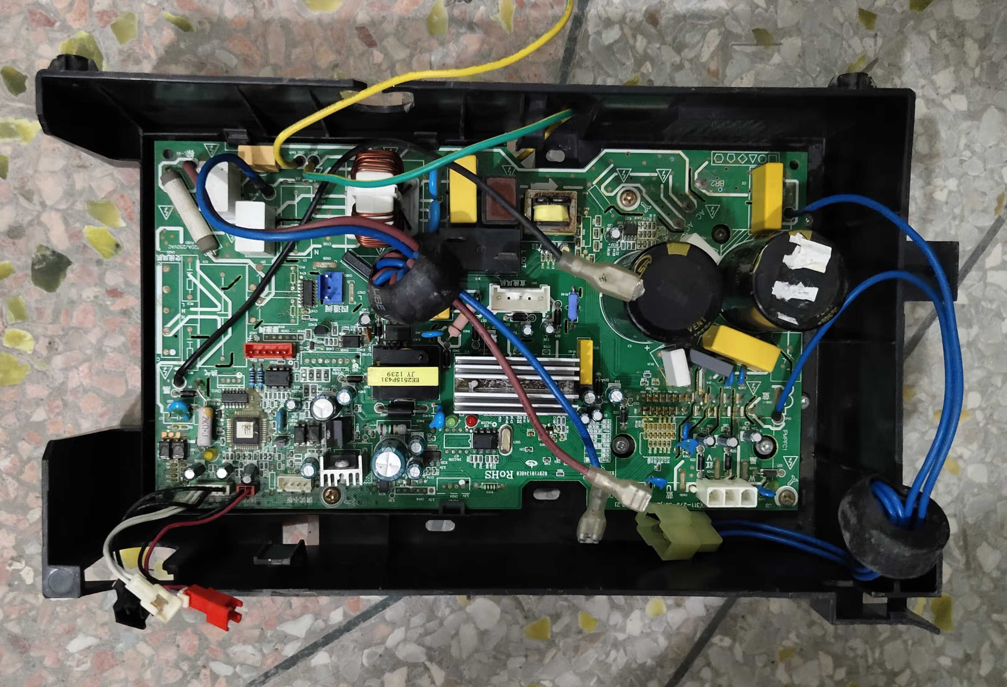 溥畔原装美的变频空调外机主板kfr-26w/bp3-180 交流风机