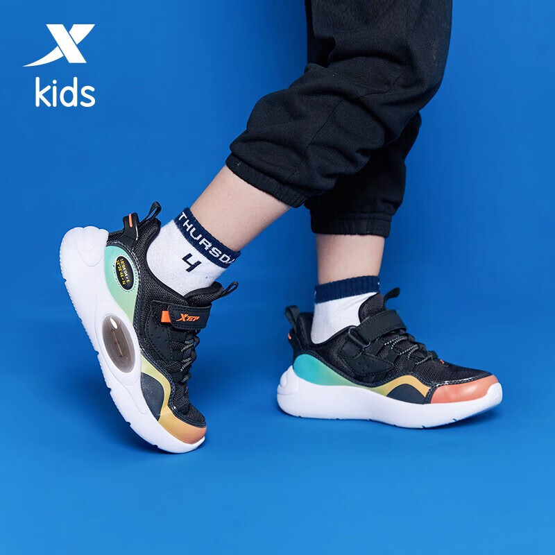 特步（XTEP）童鞋儿童跑鞋小童休闲舒适运动鞋 680316119702 黑桔 32码