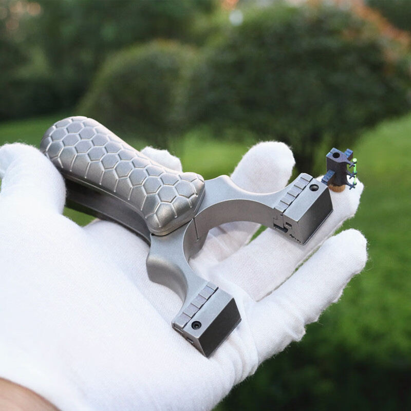 崛适钛合金折叠便携快压插销扁皮弹弓高精准有力成人户外竞技弹工