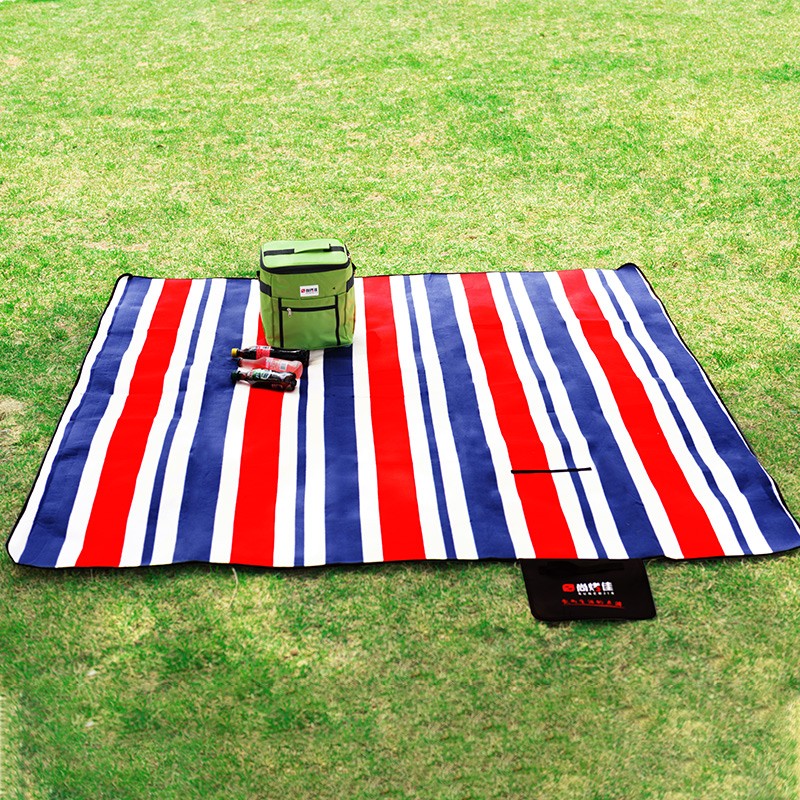 尚烤佳野餐垫使用的时候垫子四边容易翘起来吗？