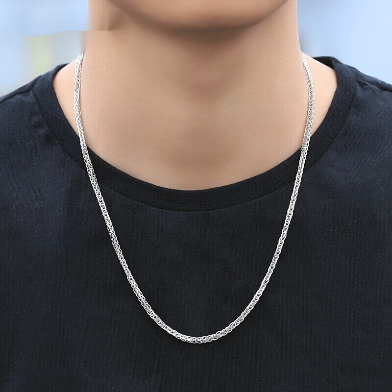 一些特殊的饰品设计往往能让人眼前一亮卡地亚的项链设计风格也是比较