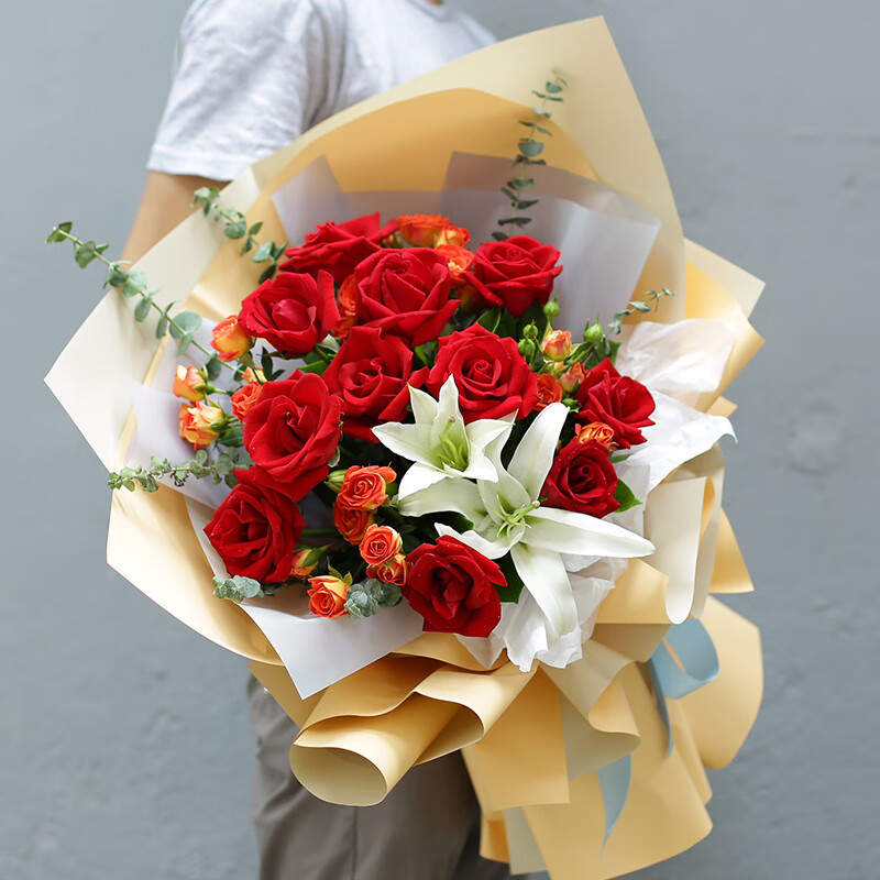 11朵红玫瑰3朵百合花束 全国同城配送 留言送花日期