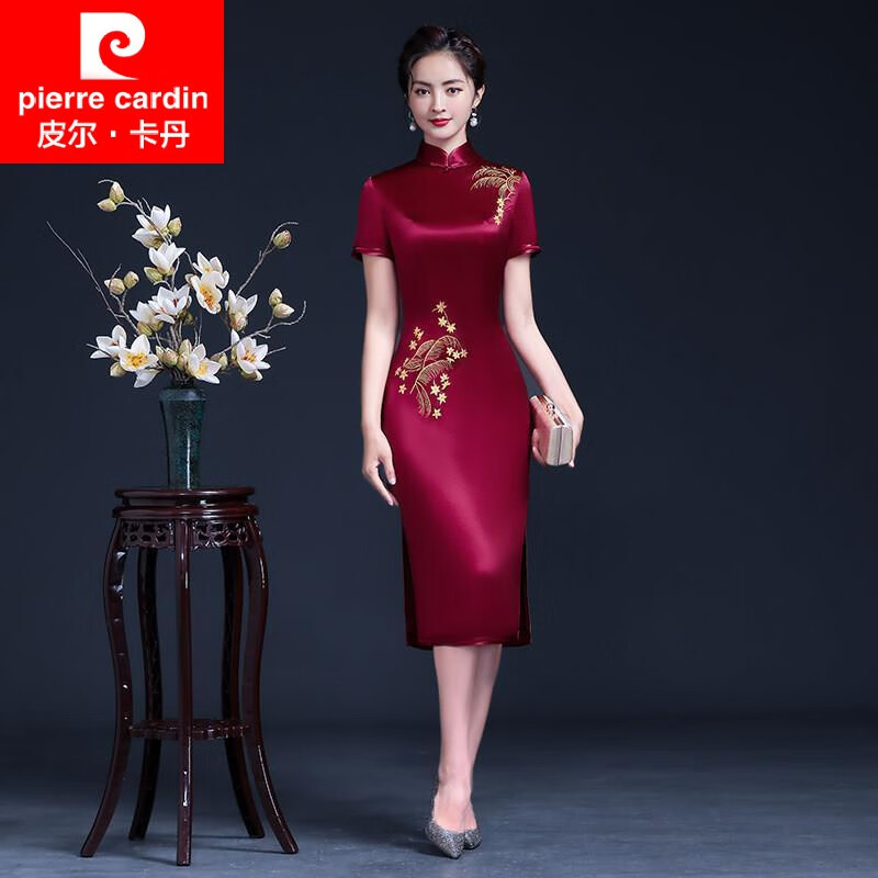 皮尔卡丹女装【轻奢时尚品牌】2022新款夏改良旗袍连衣裙妈妈年轻款高端高贵真丝喜婆婆婚宴礼服  酒红色 3XL 130-140斤属于什么档次？