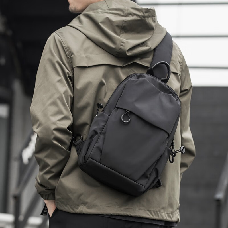 墨一斜挎包男单肩包潮牌简约男士休闲旅行背包斜跨包学生运动潮流胸包