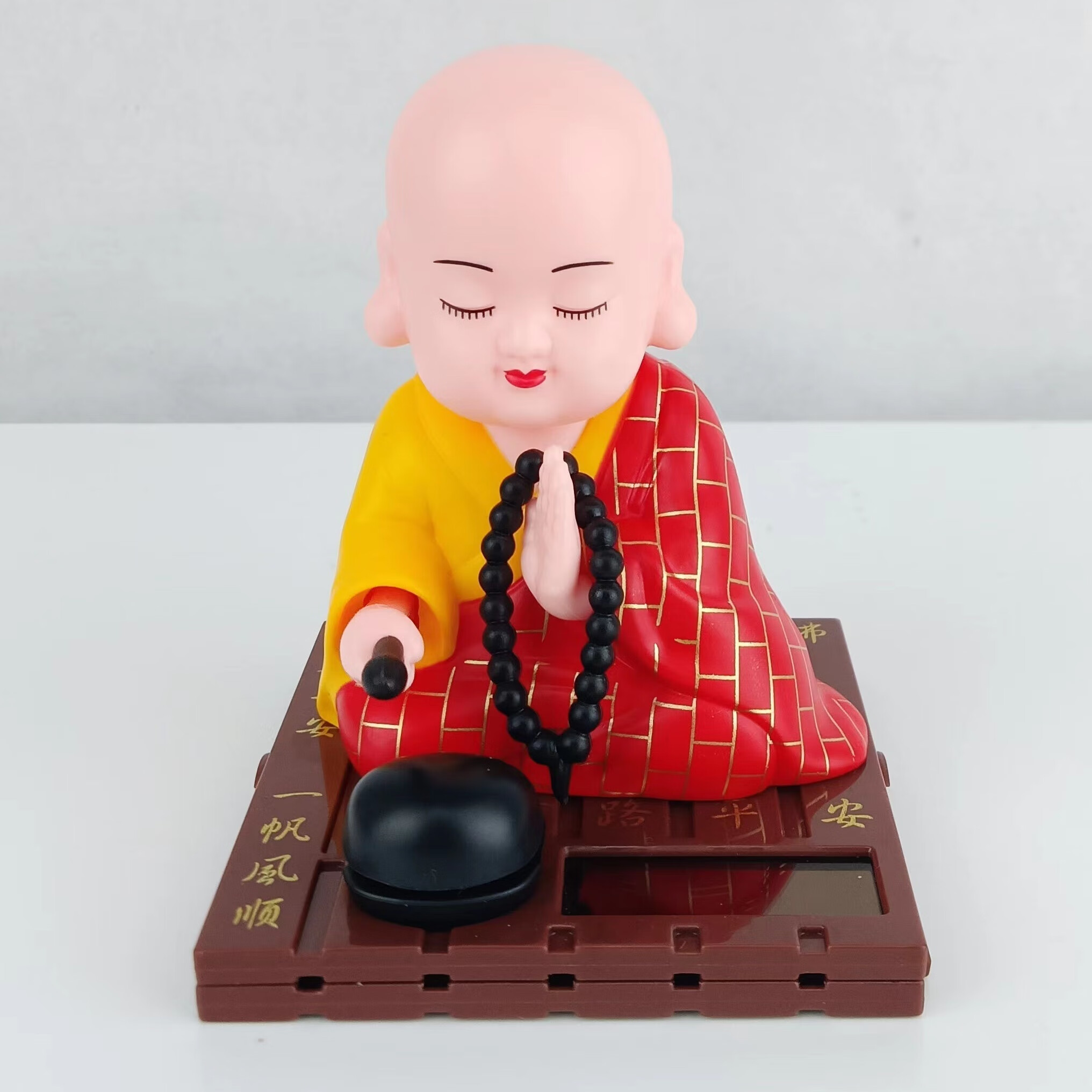 威百伦小和尚太阳能点头敲木鱼汽车中控台摆件车内居家饰品公仔精品