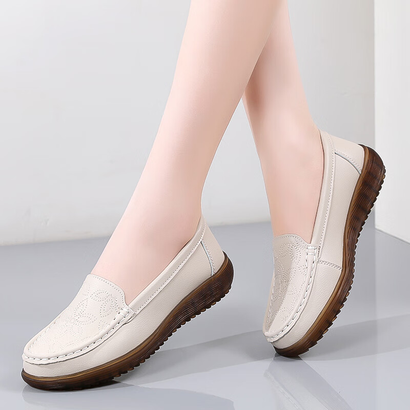 蜘蛛王真皮闰月妈妈鞋防滑舒适超软底豆豆鞋春秋款平底单鞋中老年