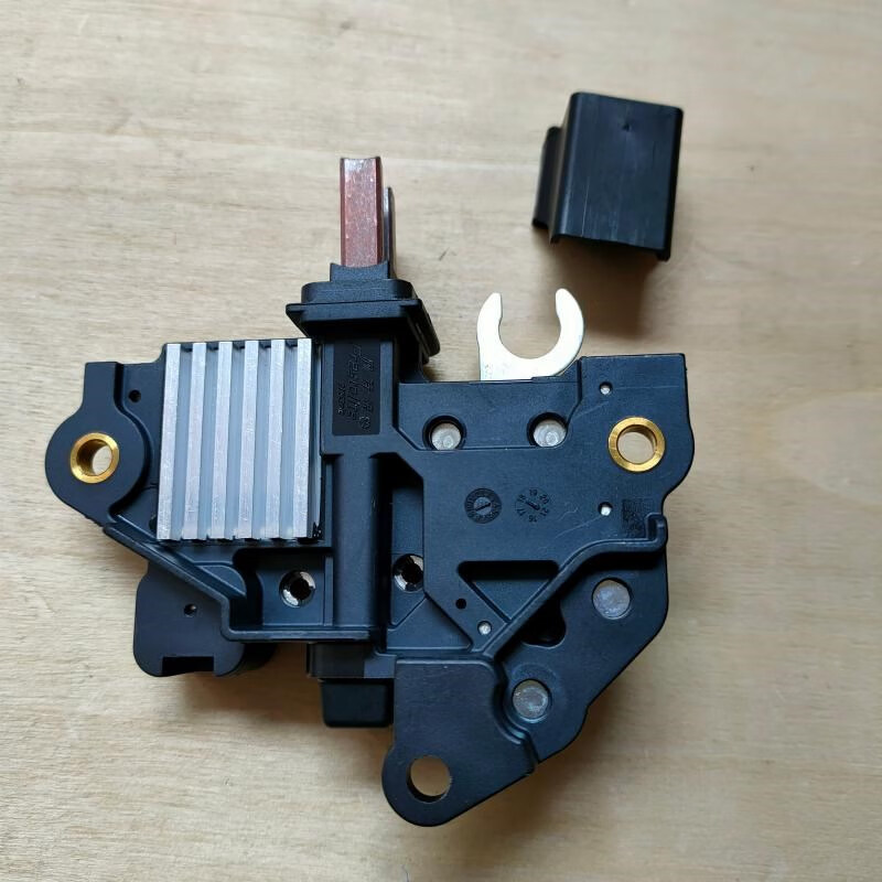 凯熙客车货车发电机调节器佩特莱发电机avi144调节器总成带碳刷28