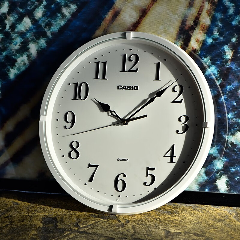 卡西欧(CASIO) 13英寸静音挂钟客厅钟表时钟表挂墙创意现代日式简约石英钟 经典白IQ-88-7PF