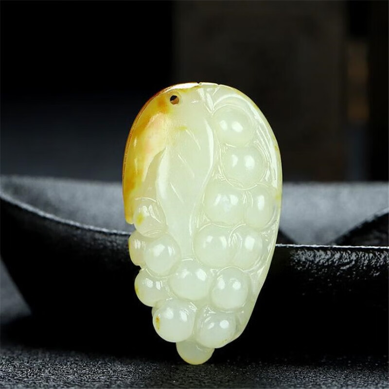湦水饰阁       和田玉带皮原石玉石吊坠葡萄玉石挂件玉佩玉坠项链