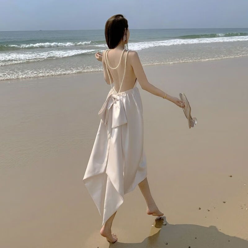 yzyo夏天穿的无袖吊袋淑女性感连衣度假拍照丝滑缎面连衣裙女人味露背