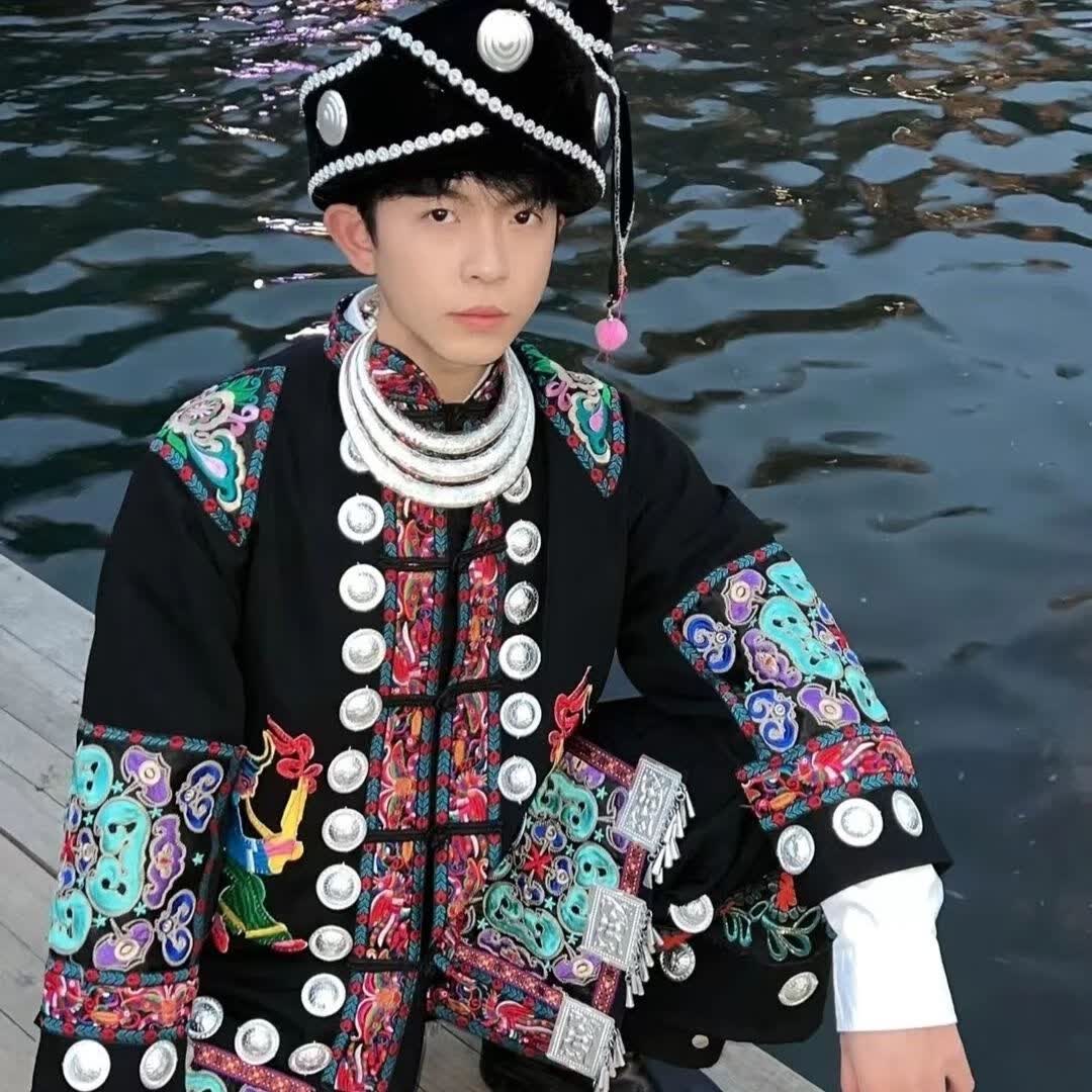 呢好酷贵州苗族服装男少数民族苗族侗族男士套装网红旅拍摄影舞台表演
