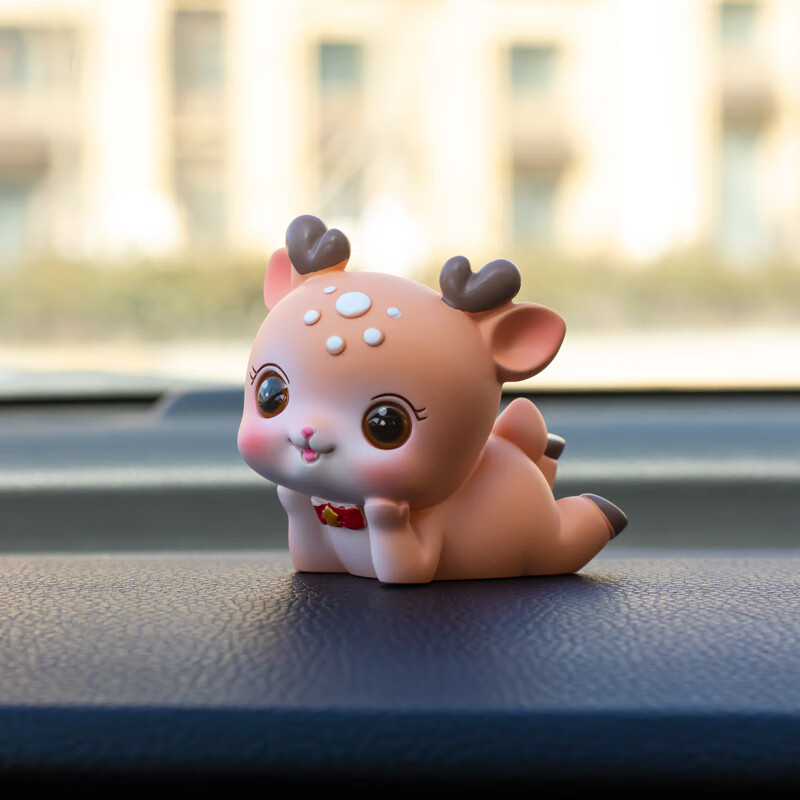 新款创意可爱小鹿汽车摆件车内装饰用品一路平安中控台车载女 托腮