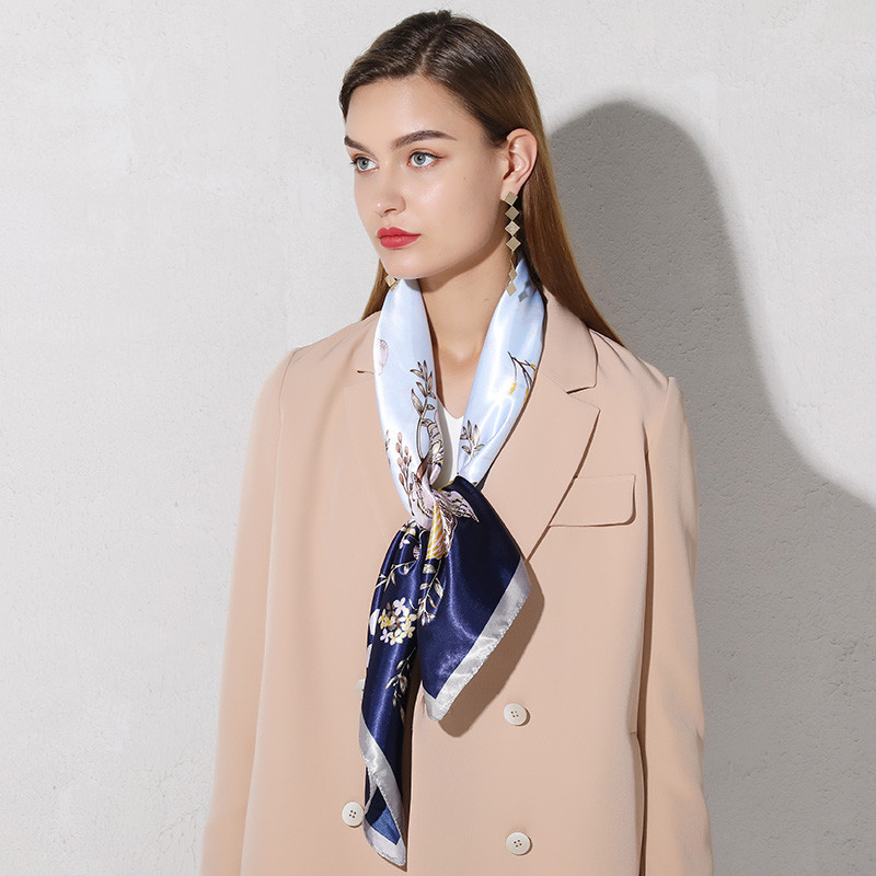 达芬奇密码专柜礼盒装 春秋缎面大方巾长巾丝巾女 新款欧美风 花开未央  蓝色