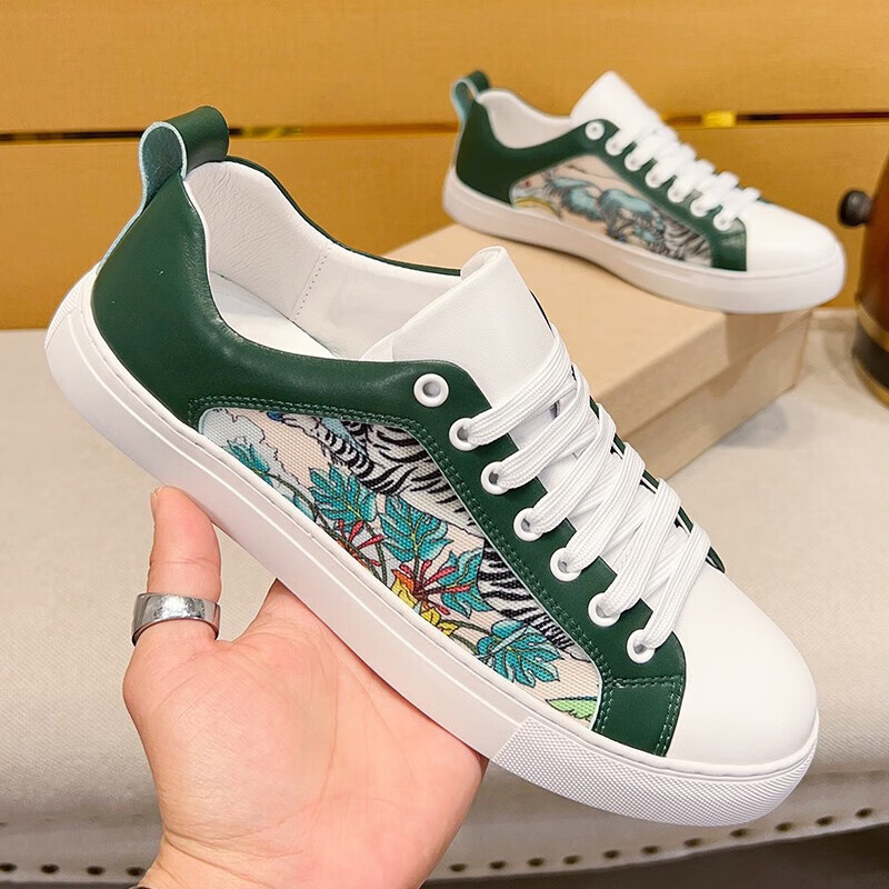 charm klooss2023年轻奢品牌小蜜蜂休闲鞋男运动透气平板男鞋子牛皮