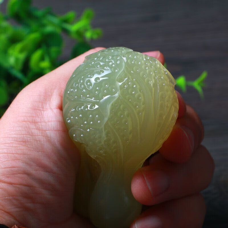 春龙冰种玉石白菜手把件 男女款玉石手玩件方解石玉附证书 把件长5.5厘米左右