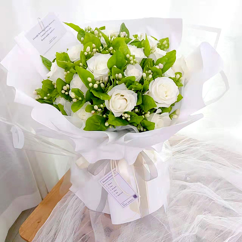 茉莉花束送男友上海鲜花速递同城洋甘菊 11朵白玫瑰搭配茉莉花束--款