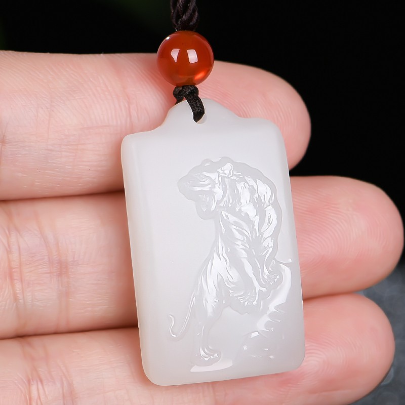 羊脂玉吊坠什么品牌？盘点这9款，品质优选，佩戴更显高雅-图片9