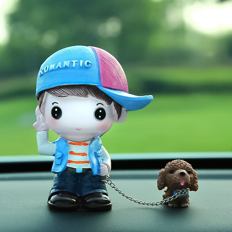 新款汽车摆件车载可爱卡通情侣娃娃遛狗组合创意车内办公饰品摆件