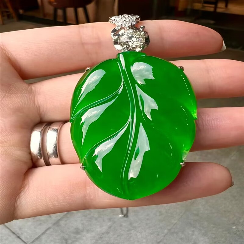施宝坊冰种正阳绿树叶子 翡翠吊坠缅甸a货18k金 镶嵌满绿挂件 嵌满绿