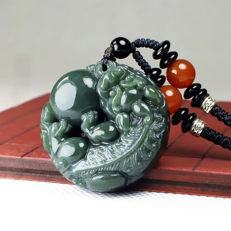 彩玉人间和田玉貔貅吊坠新疆青玉招财皮丘项链男女玉石玉坠玉挂件精雕