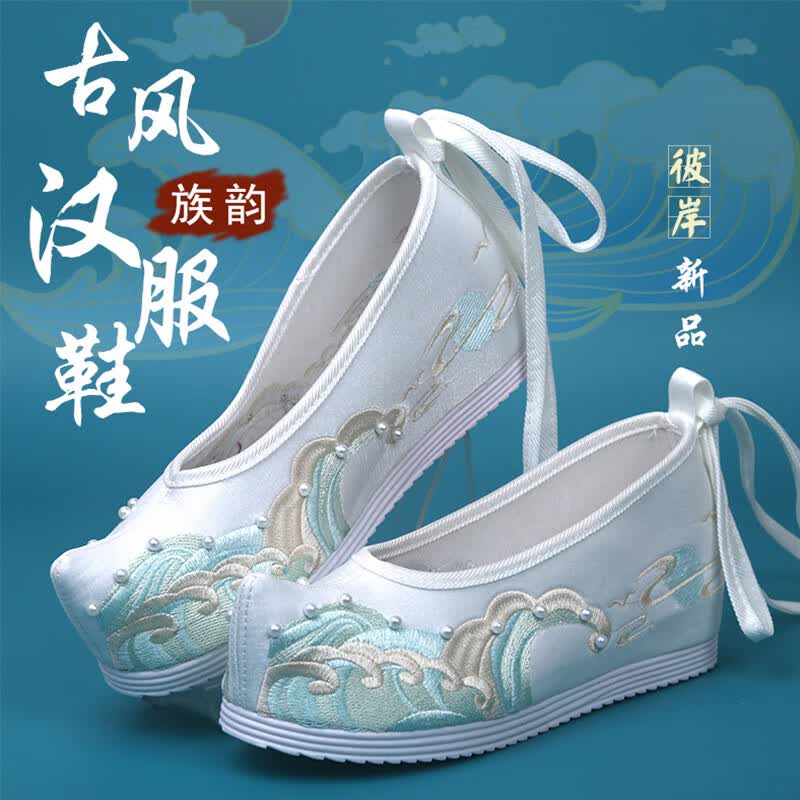 钉珠汉服鞋女古风绣花鞋古装配鞋坡跟内增高翘头弓鞋春秋单鞋 彼岸白 39属于什么档次？