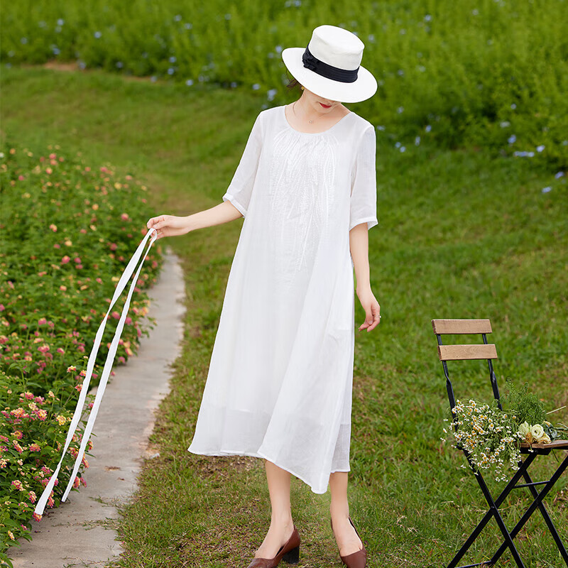 书与茶高端白色苎麻连衣裙女仙气夏季薄款气质宽松感棉麻刺绣长裙子