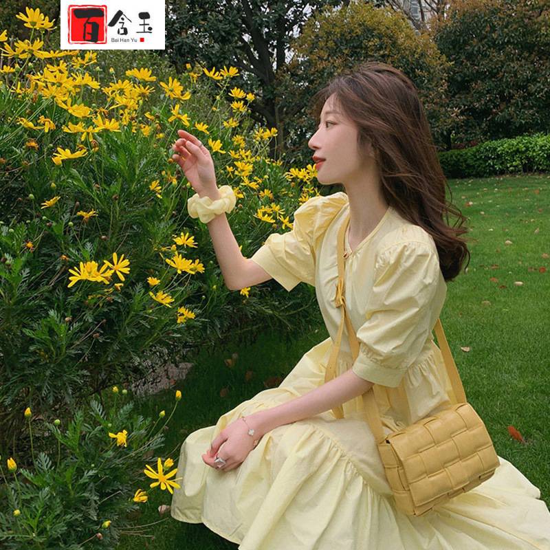 百含玉2022夏季新款可盐可甜淡鹅黄色连衣裙女温柔风甜美气质显瘦泡泡