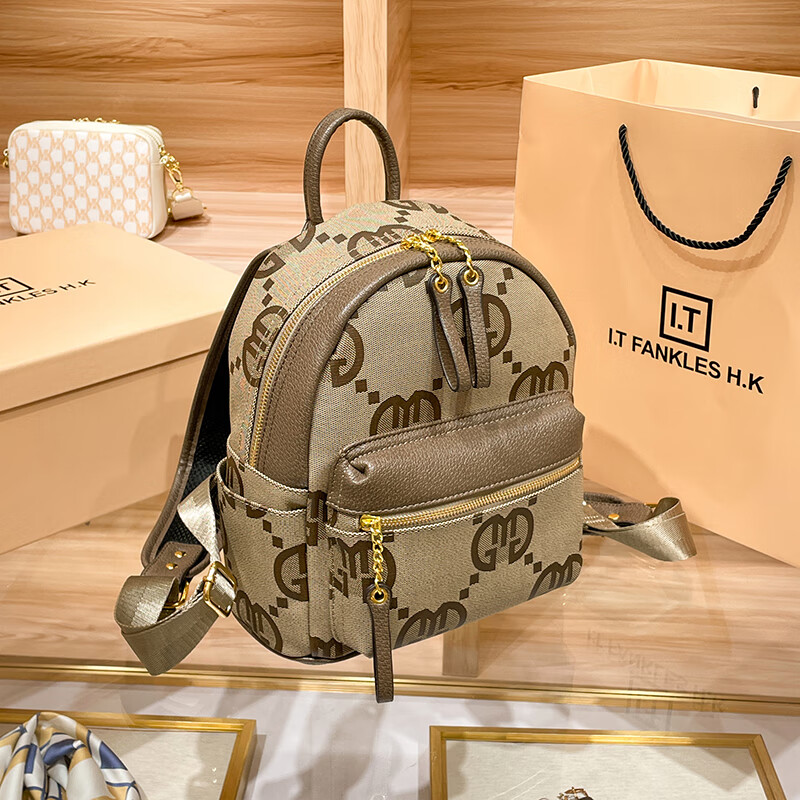 lvboying香港时尚真皮女包小背包双肩包女大容量旅行背包2024新款