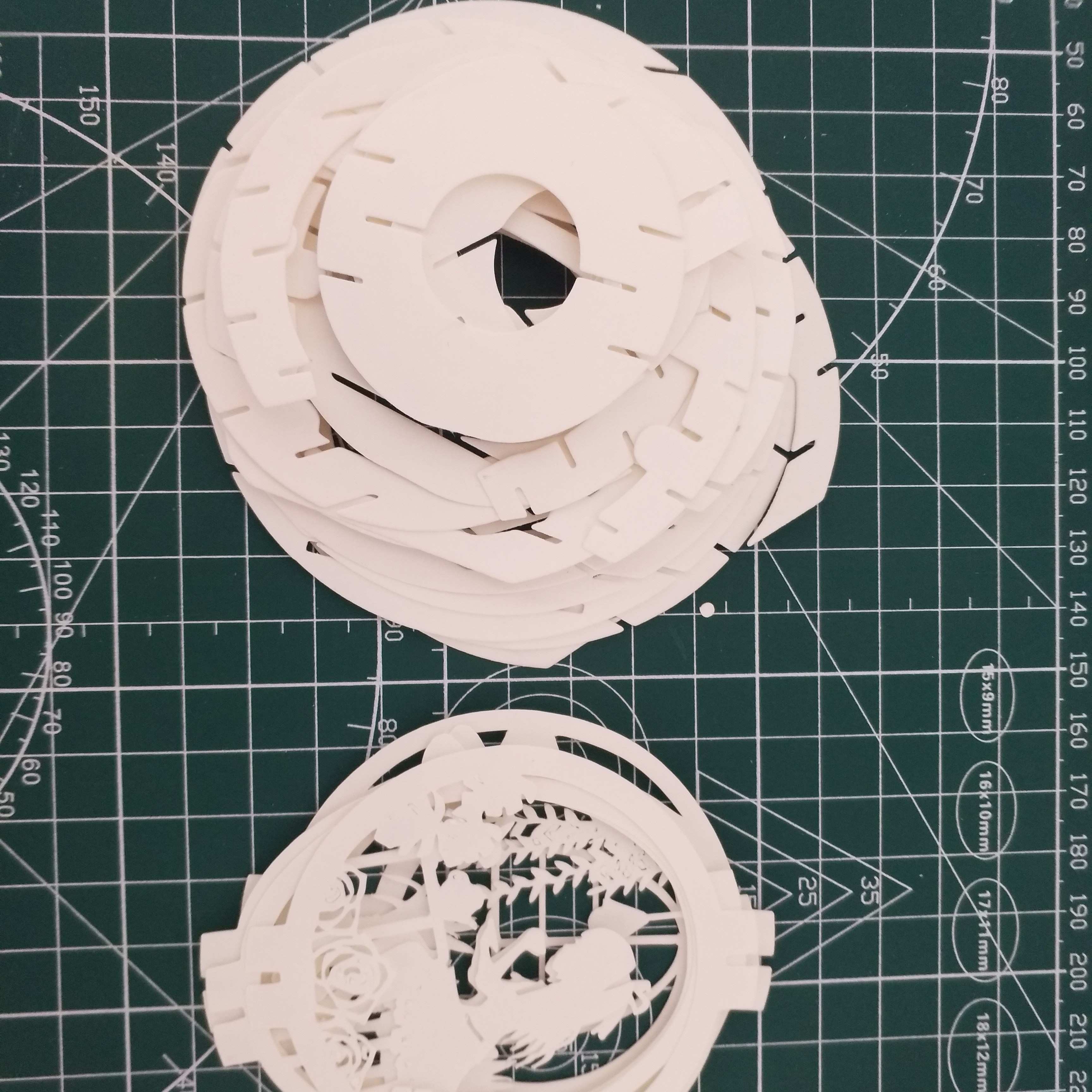 新思力球形立体纸雕手工作品爱丽丝—创意diy折叠纸模 半成品(白色