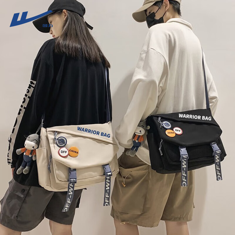 回力ins潮牌斜挎包男大容量背包女原宿复古休闲学生上课单肩邮差包潮 黑色【随机徽章4枚+牛牛挂件】