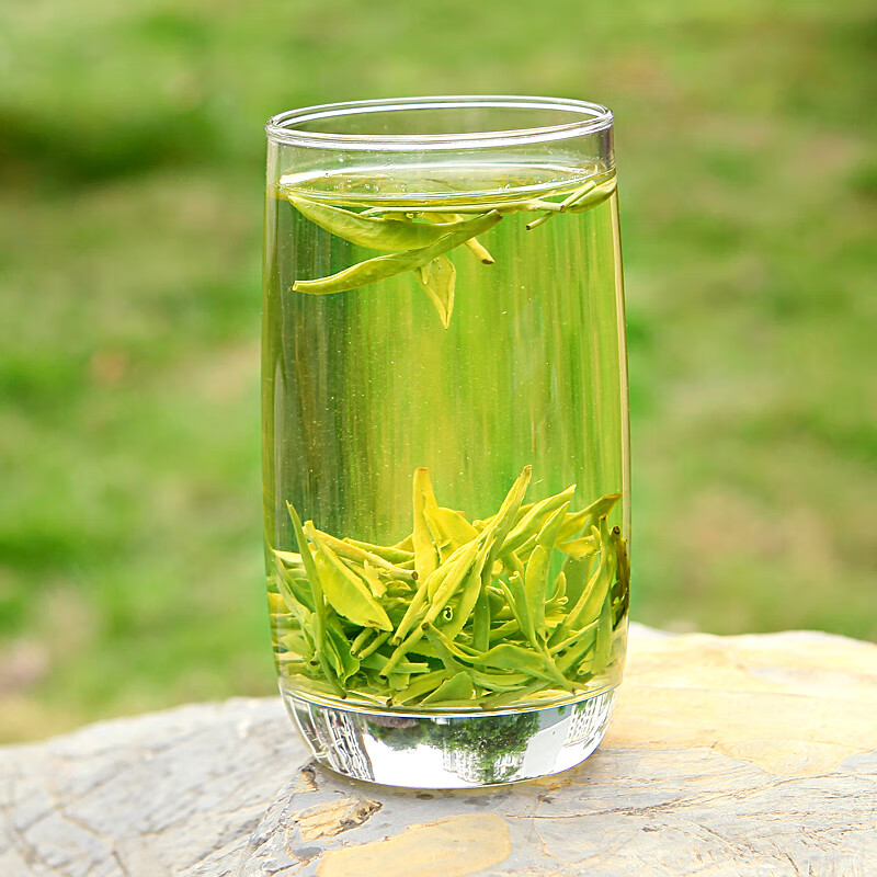 绿茶 龙井茶嫩芽采摘春茶浓香型罐装50g