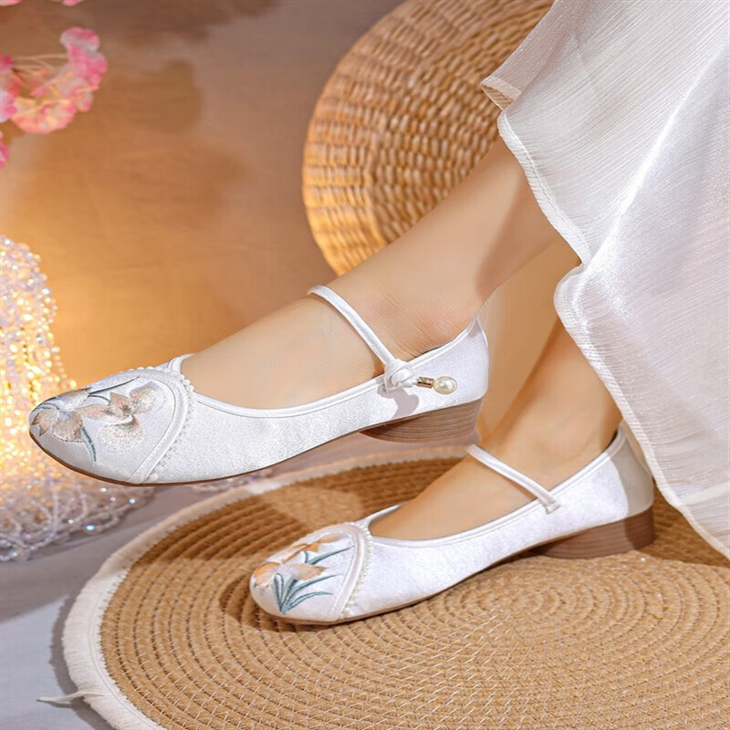 缘雅婷穿旗袍搭配夏季的鞋子复古旗袍鞋中式民族风绣花鞋百搭刺绣古风