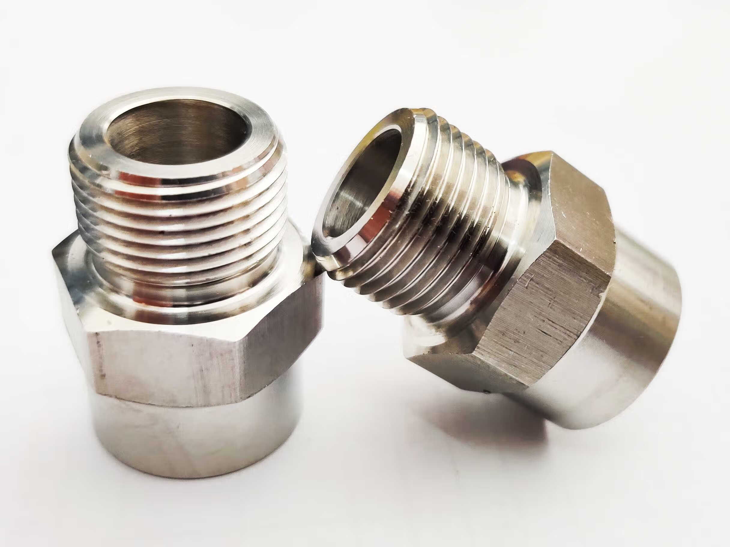 304不锈钢电气接口内npt1/2转外m20*1.