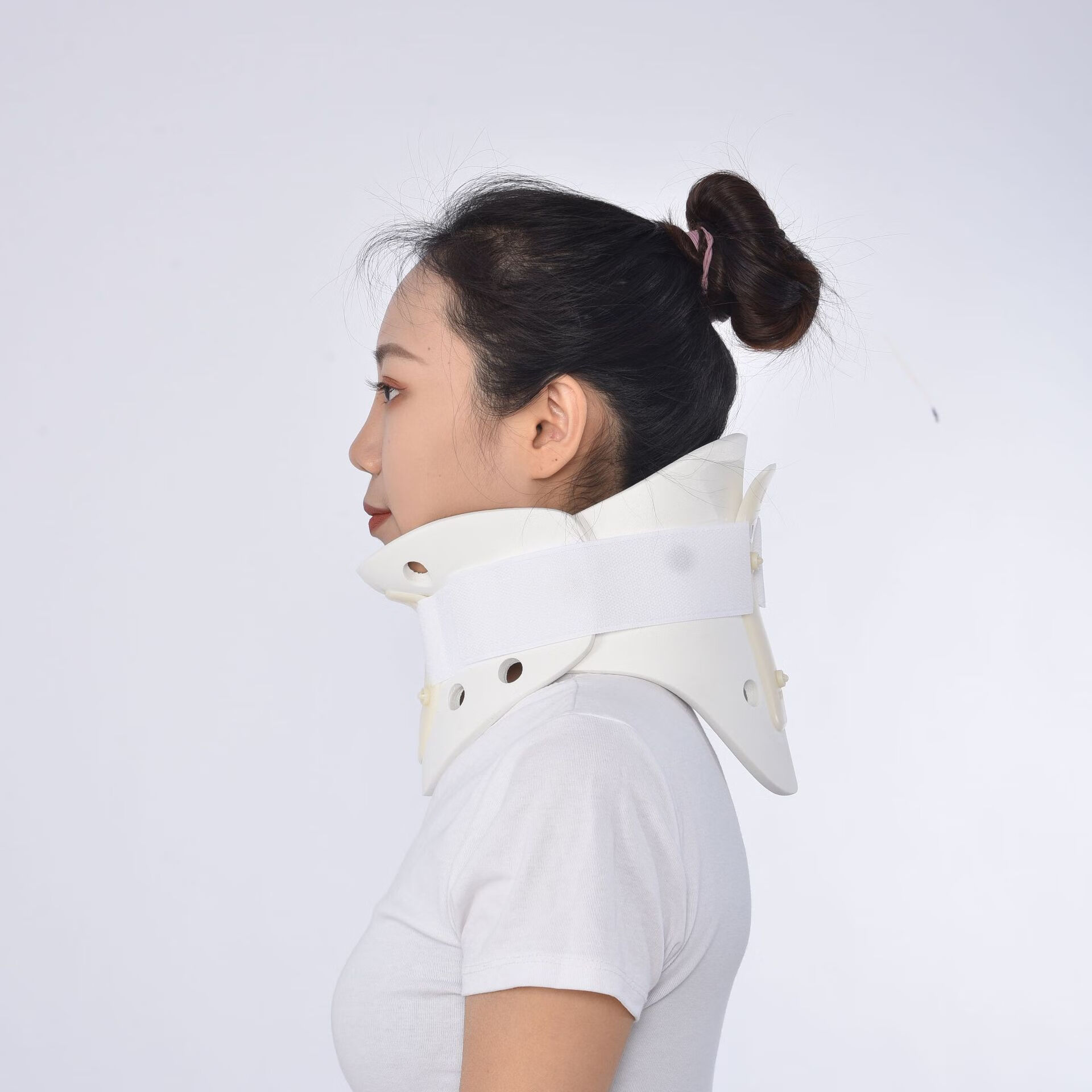 高分子支具分体颈托 塑料泡沫颈托颈部固定 围领救高分子颈托 白色 s