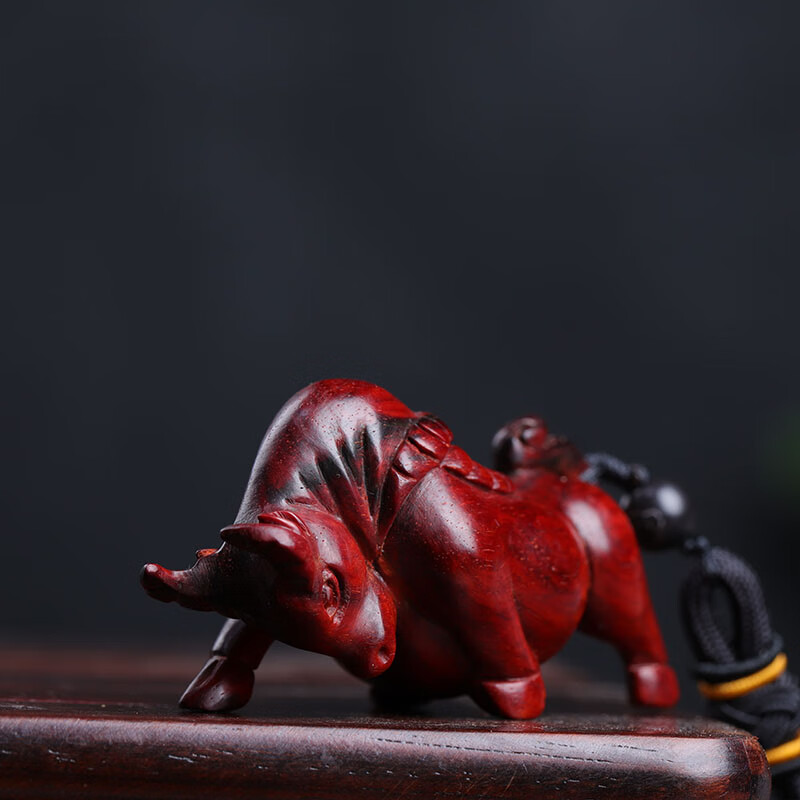途豪班小叶紫檀生肖牛手把件文玩木雕牛气冲天汽车摆件男士文玩把件