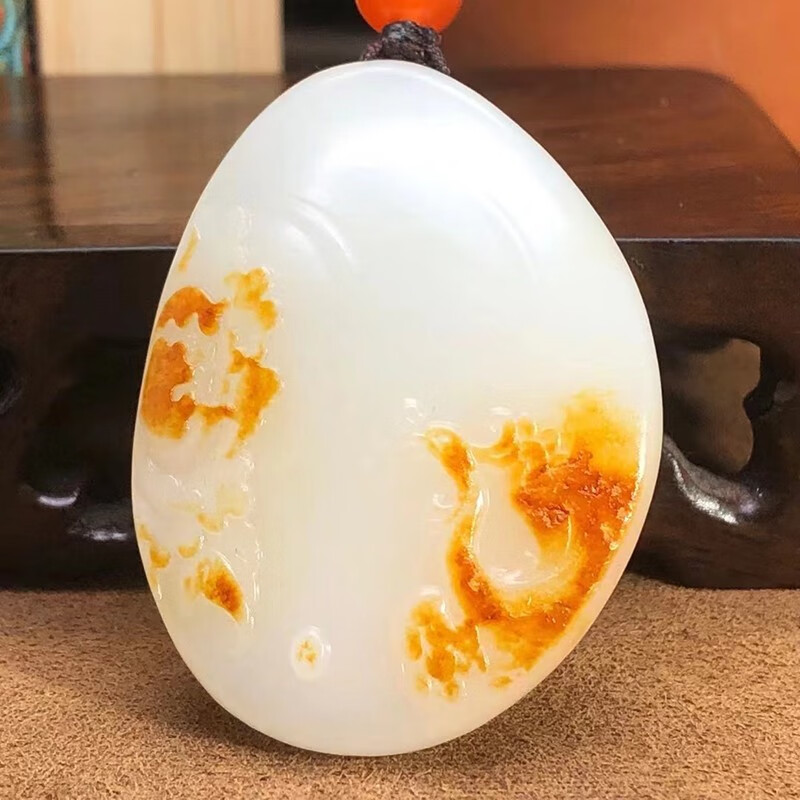 翠玥珏新疆和田玉玉石雕刻白玉羊脂红皮白肉凤穿牡丹吊坠092415