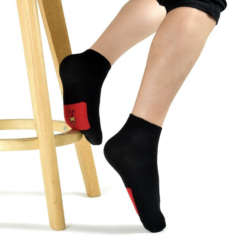 浪莎本命年红色踩小人袜子男秋冬休闲纯棉中筒女袜男士兔年结婚红袜子