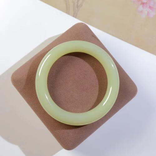 恋聚天然新疆若羌黄玉圆条手镯和田玉黄口料鸡油黄玉镯子女款原创 壩