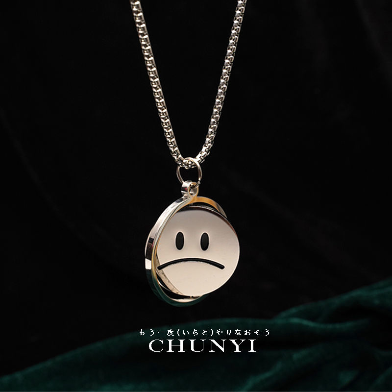 【提伯斯】会旋转笑脸哭脸项链毛衣链抖音钛钢表情包吊坠转动哭脸潮流