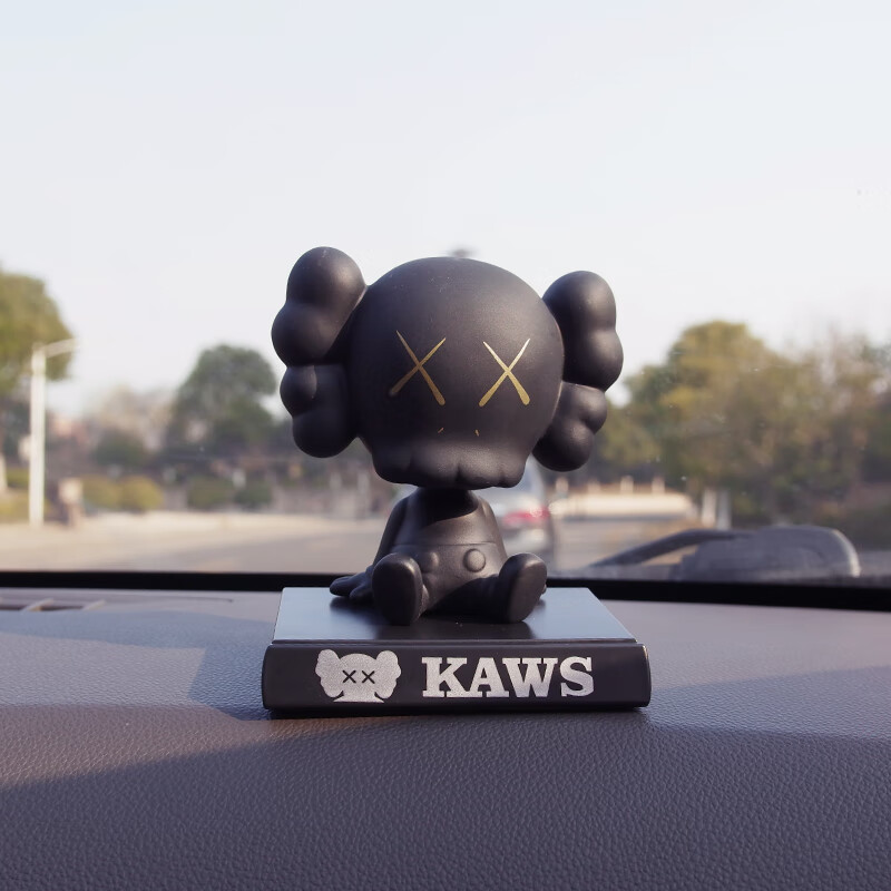 可爱卡通kaws网红潮流公仔摇头汽车摆件创意车载车内装饰用品 黑色 胶