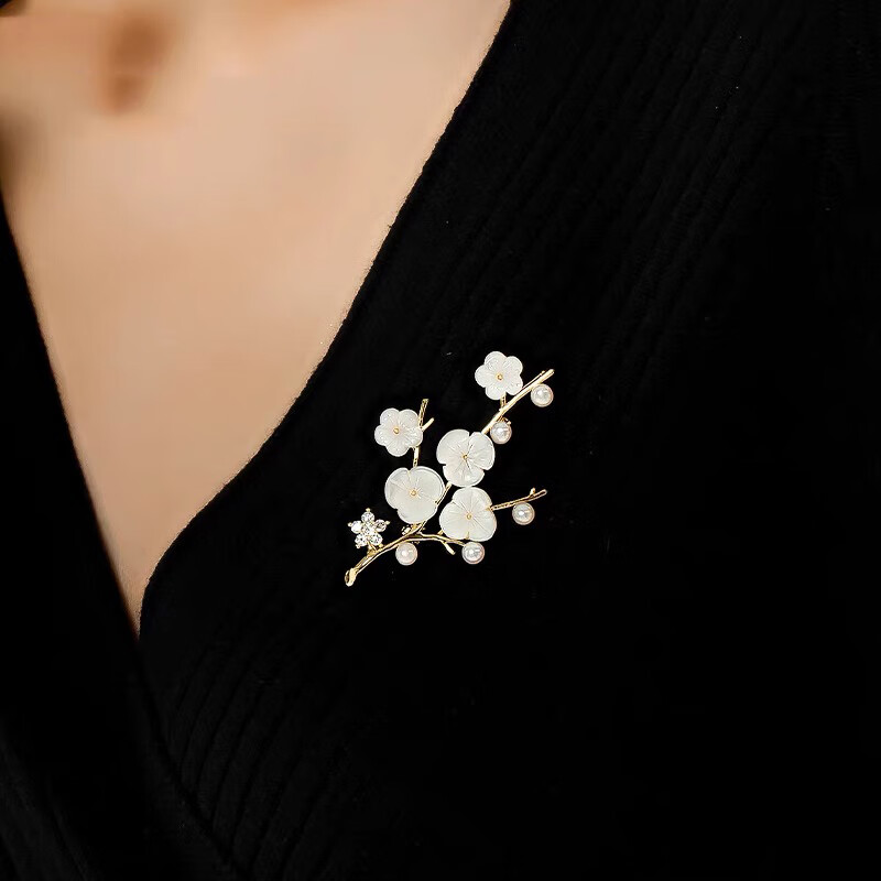 梅花珍珠西装配饰胸针女胸花古风个性奢华优雅配饰节日礼品 傲骨寒梅