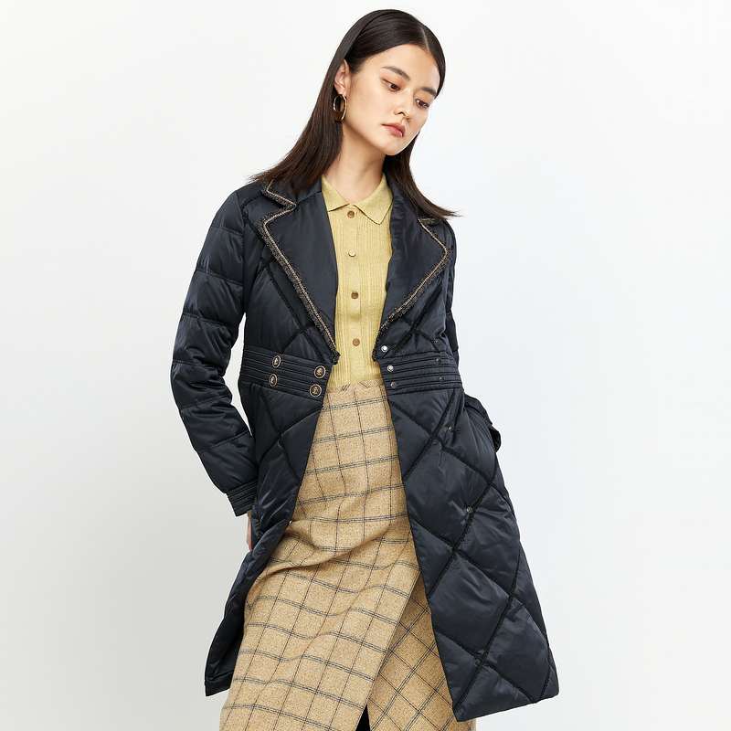 yiner音儿商场同款女装2020冬季新款长款菱格纹西装领羽绒服 黑色 36