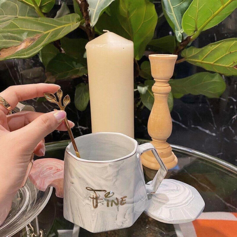 盛芯华【轻奢】北欧潮流个性陶瓷马克杯创意情侣礼物杯办公室咖啡杯带盖 石纹灰(带盖勺)-普通彩盒